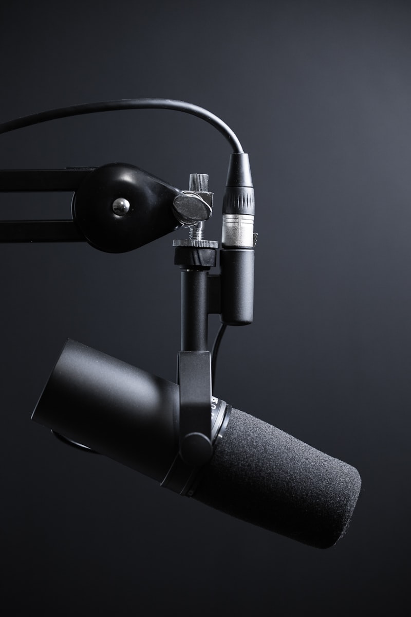 Microfono da studio e telecamera per video podcast